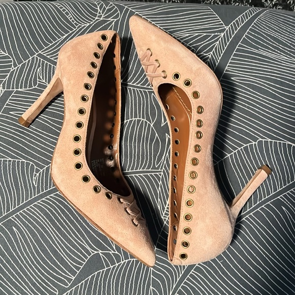 COACH LT PINK  Women's 3.5 inch heeled shoes. Pristine condition! Size 6! - Picture 2 of 10